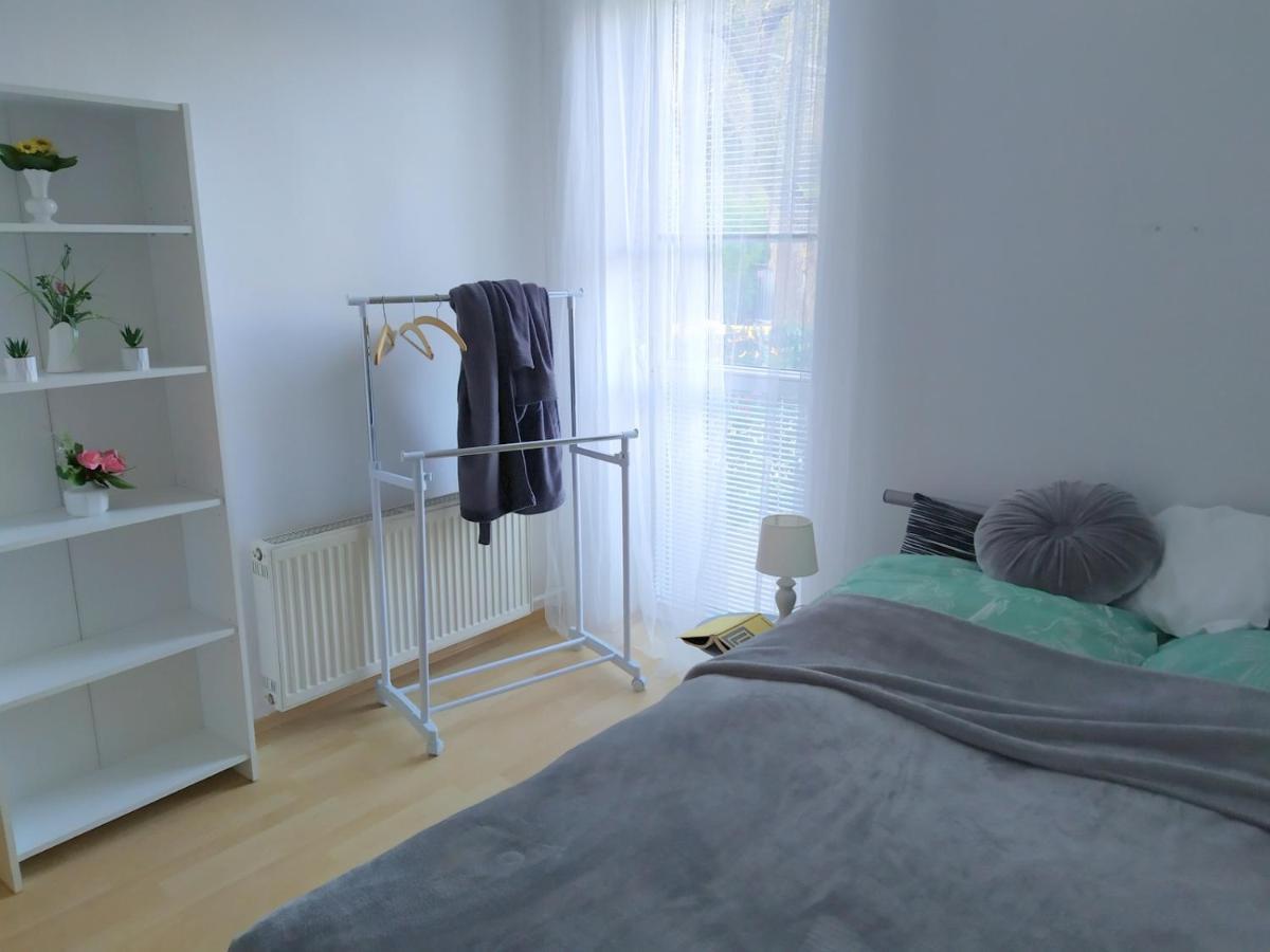 Ubytovanie Pod Cervenym Kamenom Male Karpaty Pila  Exterior foto