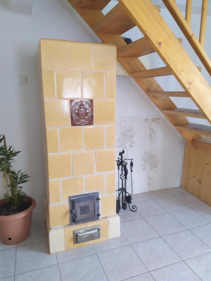 Ubytovanie Pod Cervenym Kamenom Male Karpaty Pila  Exterior foto